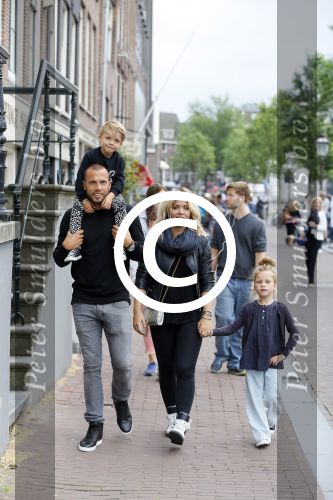 Amsterdam 12 juli 2015
Johnny en Charlotte Sophie Heitinga met hun kinderen Jezebel en Lennox in Amsterdam