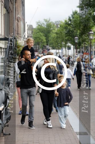 Amsterdam 12 juli 2015
Johnny en Charlotte Sophie Heitinga met hun kinderen Jezebel en Lennox in Amsterdam