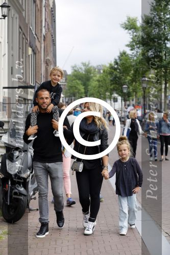 Amsterdam 12 juli 2015
Johnny en Charlotte Sophie Heitinga met hun kinderen Jezebel en Lennox in Amsterdam