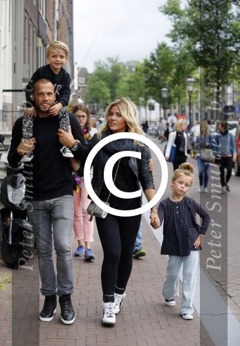 Amsterdam 12 juli 2015
Johnny en Charlotte Sophie Heitinga met hun kinderen Jezebel en Lennox in Amsterdam