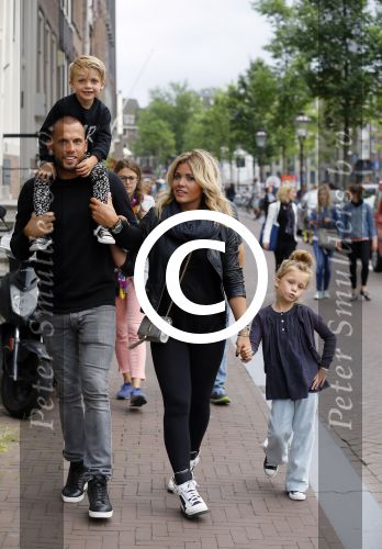 Amsterdam 12 juli 2015
Johnny en Charlotte Sophie Heitinga met hun kinderen Jezebel en Lennox in Amsterdam