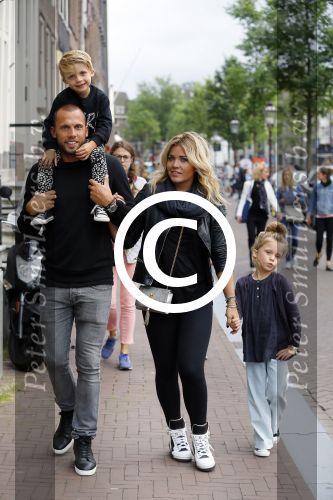 Amsterdam 12 juli 2015
Johnny en Charlotte Sophie Heitinga met hun kinderen Jezebel en Lennox in Amsterdam