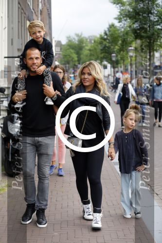Amsterdam 12 juli 2015
Johnny en Charlotte Sophie Heitinga met hun kinderen Jezebel en Lennox in Amsterdam
