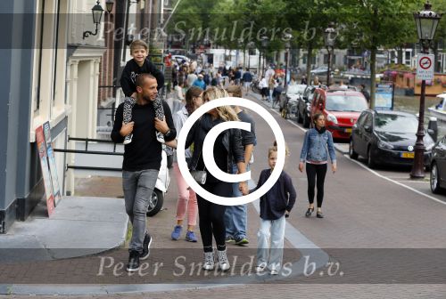 Amsterdam 12 juli 2015
Johnny en Charlotte Sophie Heitinga met hun kinderen Jezebel en Lennox in Amsterdam