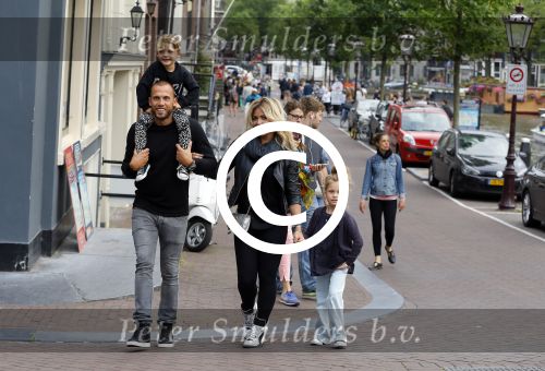 Amsterdam 12 juli 2015
Johnny en Charlotte Sophie Heitinga met hun kinderen Jezebel en Lennox in Amsterdam