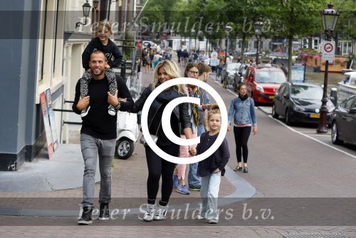 Amsterdam 12 juli 2015
Johnny en Charlotte Sophie Heitinga met hun kinderen Jezebel en Lennox in Amsterdam