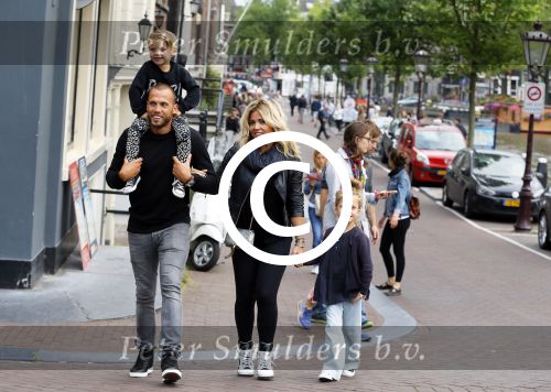 Amsterdam 12 juli 2015
Johnny en Charlotte Sophie Heitinga met hun kinderen Jezebel en Lennox in Amsterdam