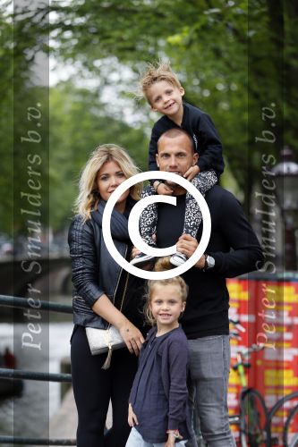 Amsterdam 12 juli 2015
Johnny en Charlotte Sophie Heitinga met hun kinderen Jezebel en Lennox in Amsterdam