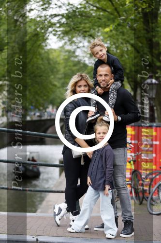 Amsterdam 12 juli 2015
Johnny en Charlotte Sophie Heitinga met hun kinderen Jezebel en Lennox in Amsterdam