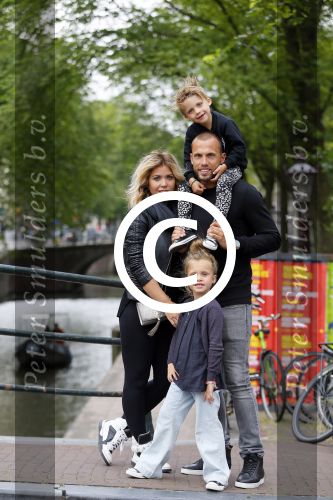 Amsterdam 12 juli 2015
Johnny en Charlotte Sophie Heitinga met hun kinderen Jezebel en Lennox in Amsterdam