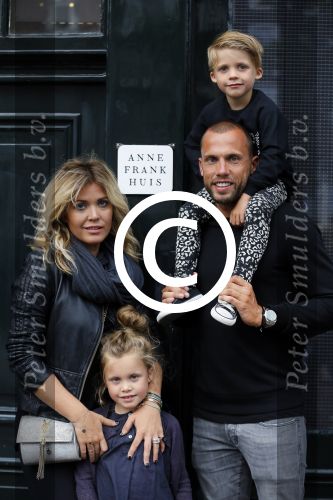 Amsterdam 12 juli 2015
Johnny en Charlotte Sophie Heitinga met hun kinderen Jezebel en Lennox in Amsterdam