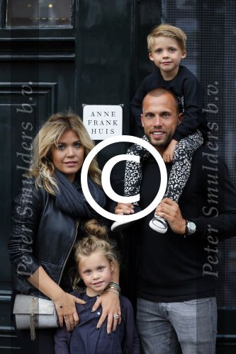 Amsterdam 12 juli 2015
Johnny en Charlotte Sophie Heitinga met hun kinderen Jezebel en Lennox in Amsterdam