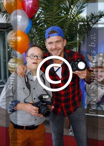Rotterdam 9 augustus 2015
Edwin Smulders Johnny de Mol en Tomas v d Broek tijdens opnames van het rtl programma Down met Johnny. We gingen naar de premiere naar Wickie de Viking in het nieuwe Luxor.