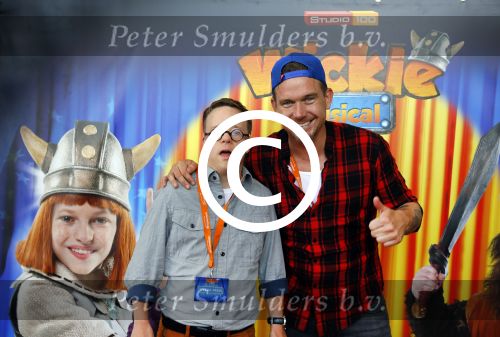 Rotterdam 9 augustus 2015
Edwin Smulders Johnny de Mol en Tomas v d Broek tijdens opnames van het rtl programma Down met Johnny. We gingen naar de premiere naar Wickie de Viking in het nieuwe Luxor.