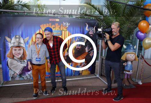 Rotterdam 9 augustus 2015
Edwin Smulders Johnny de Mol en Tomas v d Broek tijdens opnames van het rtl programma Down met Johnny. We gingen naar de premiere naar Wickie de Viking in het nieuwe Luxor.