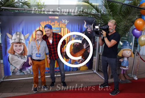 Rotterdam 9 augustus 2015
Edwin Smulders Johnny de Mol en Tomas v d Broek tijdens opnames van het rtl programma Down met Johnny. We gingen naar de premiere naar Wickie de Viking in het nieuwe Luxor.
