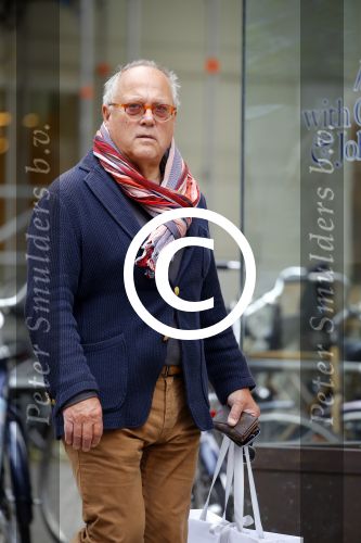 Amsterdam 9 juni 2015
Joop Braakhekke doet boodschappen op de pc hooftstraat