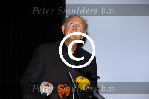 Amsterdam 19 juni 2015
Joop v d Ende geeft persconferentie dat hij 60% van Stage entertainment heeft verkocht aan CVC Capital. Jannine v d Ende is natuurlijk aanwezig.