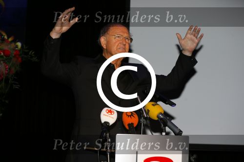 Amsterdam 19 juni 2015
Joop v d Ende geeft persconferentie dat hij 60% van Stage entertainment heeft verkocht aan CVC Capital. Jannine v d Ende is natuurlijk aanwezig.