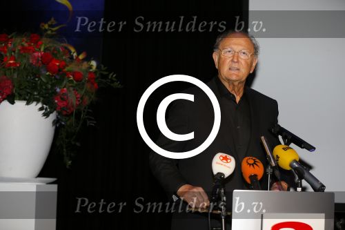 Amsterdam 19 juni 2015
Joop v d Ende geeft persconferentie dat hij 60% van Stage entertainment heeft verkocht aan CVC Capital. Jannine v d Ende is natuurlijk aanwezig.