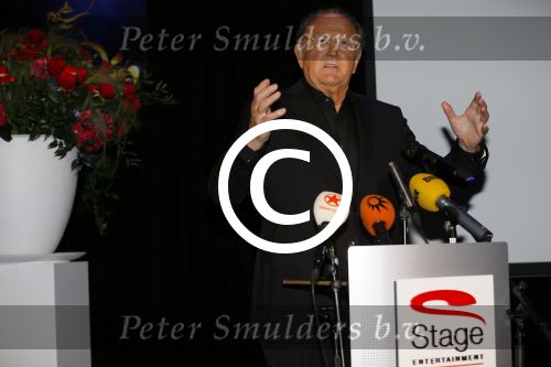 Amsterdam 19 juni 2015
Joop v d Ende geeft persconferentie dat hij 60% van Stage entertainment heeft verkocht aan CVC Capital. Jannine v d Ende is natuurlijk aanwezig.