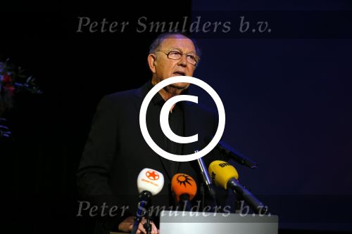 Amsterdam 19 juni 2015
Joop v d Ende geeft persconferentie dat hij 60% van Stage entertainment heeft verkocht aan CVC Capital. Jannine v d Ende is natuurlijk aanwezig.