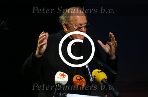 Amsterdam 19 juni 2015
Joop v d Ende geeft persconferentie dat hij 60% van Stage entertainment heeft verkocht aan CVC Capital. Jannine v d Ende is natuurlijk aanwezig.