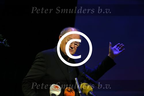 Amsterdam 19 juni 2015
Joop v d Ende geeft persconferentie dat hij 60% van Stage entertainment heeft verkocht aan CVC Capital. Jannine v d Ende is natuurlijk aanwezig.