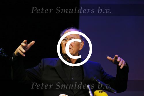 Amsterdam 19 juni 2015
Joop v d Ende geeft persconferentie dat hij 60% van Stage entertainment heeft verkocht aan CVC Capital. Jannine v d Ende is natuurlijk aanwezig.