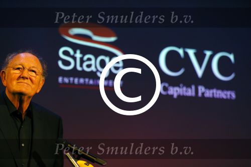 Amsterdam 19 juni 2015
Joop v d Ende geeft persconferentie dat hij 60% van Stage entertainment heeft verkocht aan CVC Capital. Jannine v d Ende is natuurlijk aanwezig.