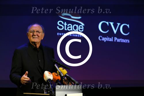 Amsterdam 19 juni 2015
Joop v d Ende geeft persconferentie dat hij 60% van Stage entertainment heeft verkocht aan CVC Capital. Jannine v d Ende is natuurlijk aanwezig.