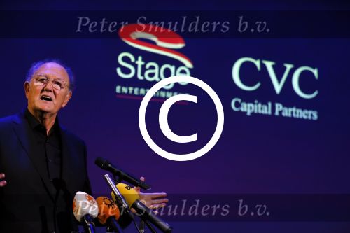 Amsterdam 19 juni 2015
Joop v d Ende geeft persconferentie dat hij 60% van Stage entertainment heeft verkocht aan CVC Capital. Jannine v d Ende is natuurlijk aanwezig.