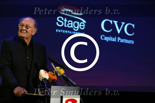 Amsterdam 19 juni 2015
Joop v d Ende geeft persconferentie dat hij 60% van Stage entertainment heeft verkocht aan CVC Capital. Jannine v d Ende is natuurlijk aanwezig.
