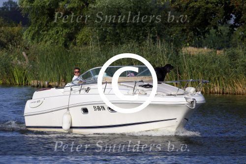 Nigtevecht 13 augustus 2015
Jurgen Smit en Milika Peterzon varen met hun boot en hond op de vecht.
