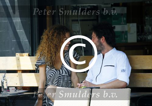 Amsterdam 2 juli 2015
Katja Schuurman met haar nieuwe vriend Freek v Noortwijk bij het restaurant waar hij werkt.