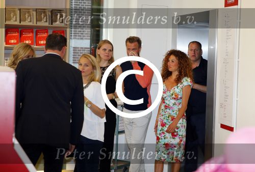 Amsterdam 12 juni 2015 
Presentatie boek Thijs Romer en nieuwe tijdschrift Wendy v Dijk. Ook Katja Schuurman is aanwezig alsmede de ouders en broer van Thijs.  De presentatie was in het nieuwe pand van Scheltema aan het Rokin