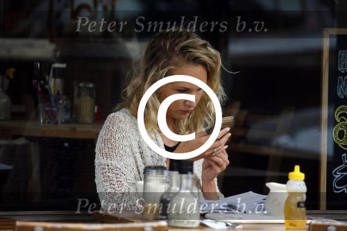Amsterdam 12 augustus 2015
Kimberly Klaver op terras in Amsterdam zuid