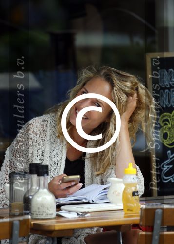 Amsterdam 12 augustus 2015
Kimberly Klaver op terras in Amsterdam zuid