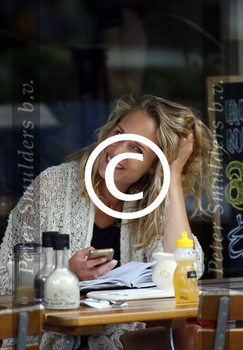 Amsterdam 12 augustus 2015
Kimberly Klaver op terras in Amsterdam zuid