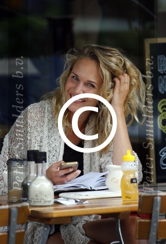 Amsterdam 12 augustus 2015
Kimberly Klaver op terras in Amsterdam zuid