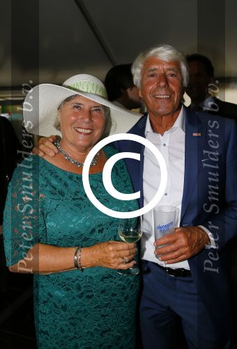 Haarzuilens 17 juni 2015
Haringparty op kasteel de Haar. Klaas Wilting met vrouw