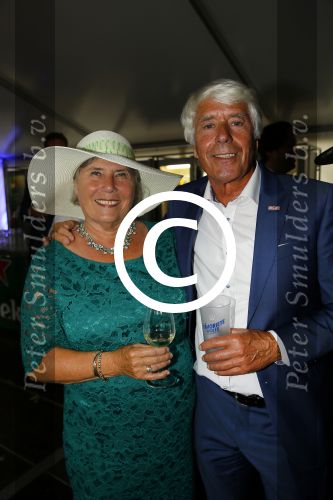 Haarzuilens 17 juni 2015
Haringparty op kasteel de Haar. Klaas Wilting met vrouw
