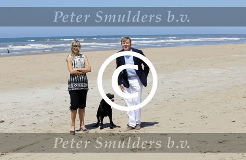 Wassenaar 10 juli 2015
Fotouurtje met Koningin Maxima Koning Willem Alexander en de prinsesjes Amalia Alexia en Ariane op het strand van Wassenaar.
