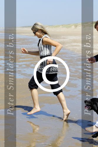 Wassenaar 10 juli 2015
Fotouurtje met Koningin Maxima Koning Willem Alexander en de prinsesjes Amalia Alexia en Ariane op het strand van Wassenaar.