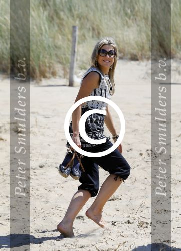 Wassenaar 10 juli 2015
Fotouurtje met Koningin Maxima Koning Willem Alexander en de prinsesjes Amalia Alexia en Ariane op het strand van Wassenaar.