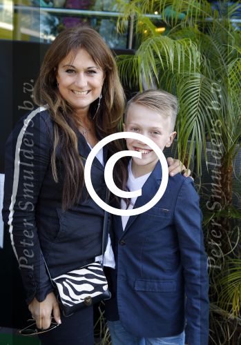 Amsterdam 10 juni 2015
Premiere Jurassic world in pathe arena. Ruud Feltkamp is aanwezig als dj.
Laura Vlasblom met zoon