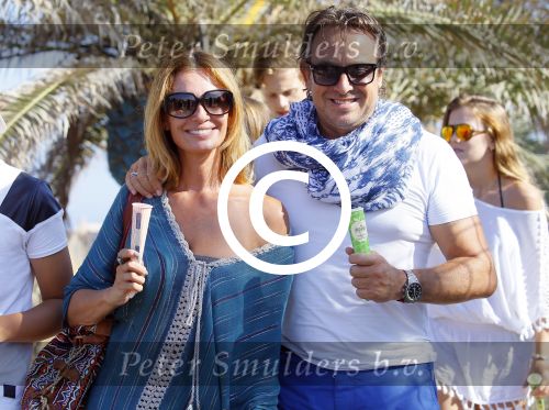 ibiza 24 juli 2015
Marco Borsato met Leontine Luca (met vriendin) Jada en Senna op vakantie.
Ze gingen lunchen met John Ewbank en zijn vriendin Kelly Weekers.