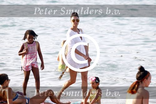 ibiza 5 augustus 2015
Lilly Becker en haar zoon en de zonen van Boris Becker op het strand van Cala Bassa