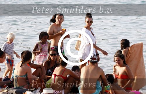 ibiza 5 augustus 2015
Lilly Becker en haar zoon en de zonen van Boris Becker op het strand van Cala Bassa