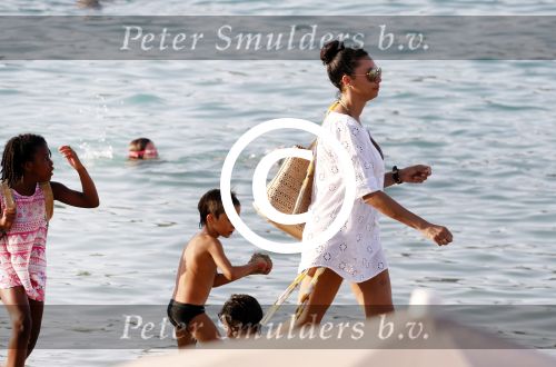 ibiza 5 augustus 2015
Lilly Becker en haar zoon en de zonen van Boris Becker op het strand van Cala Bassa